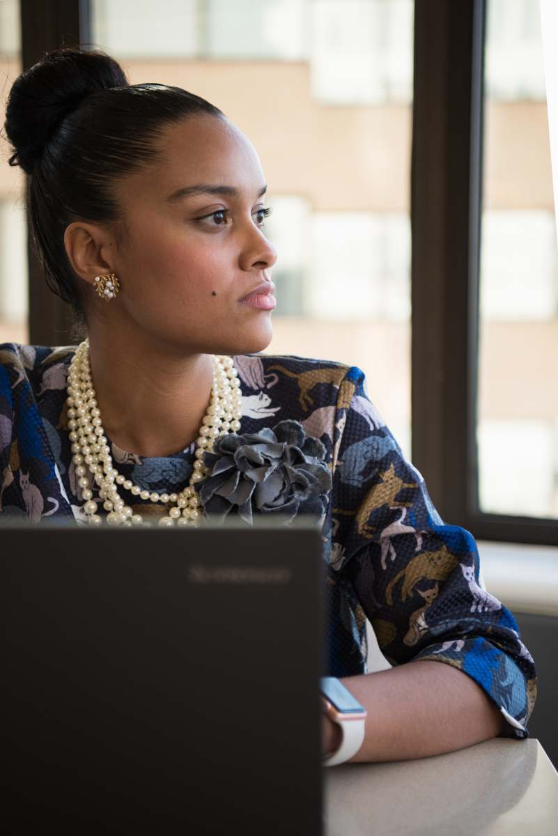 business person woman facing laptop businesswoman